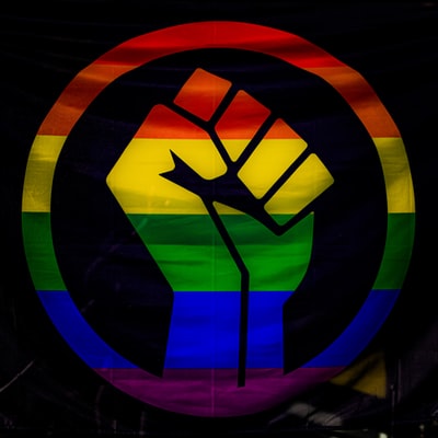 红蓝黑圆形标志